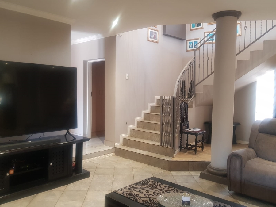 5 Bedroom Property for Sale in Melodie North West